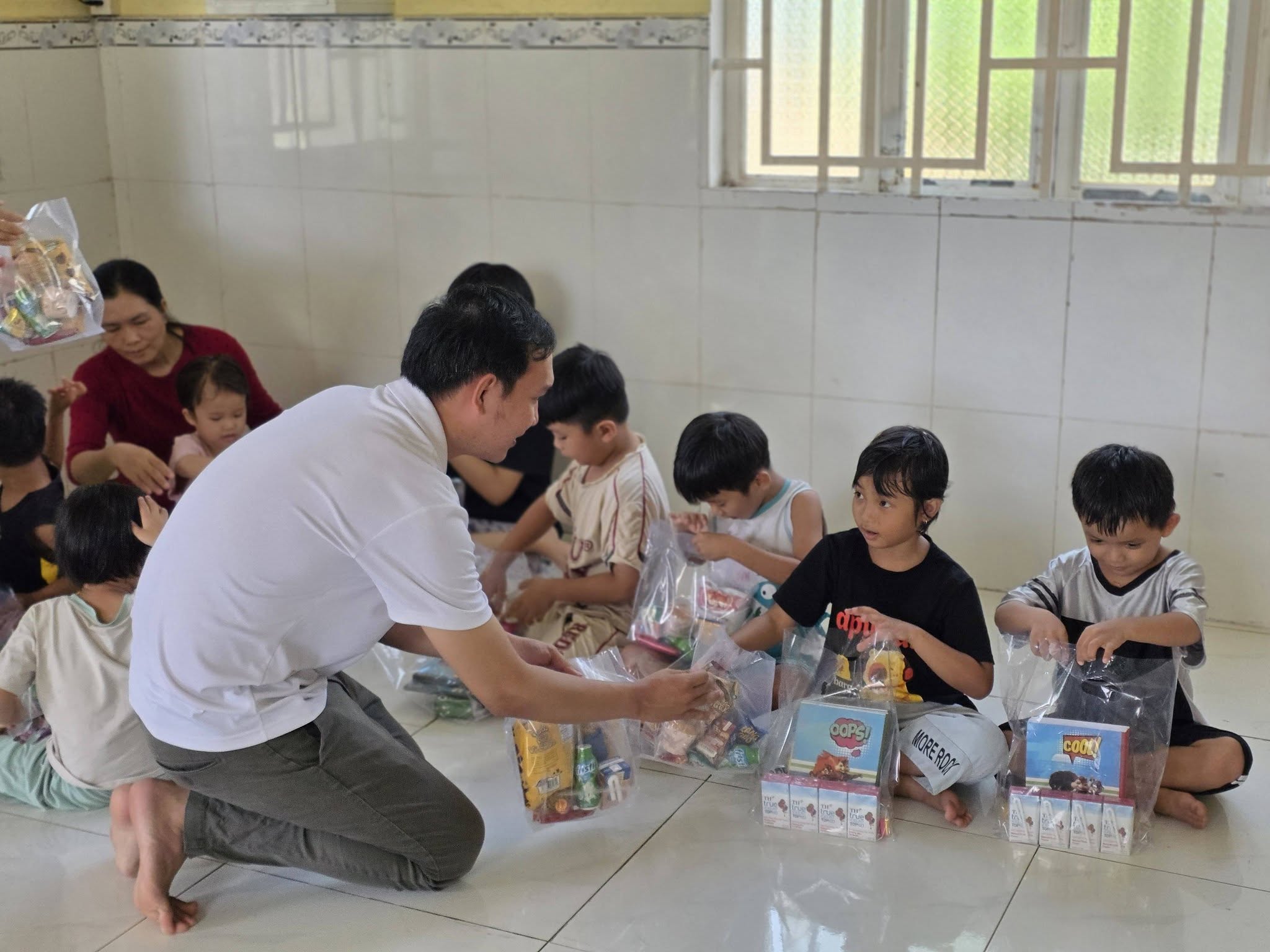 TRAO YÊU THƯƠNG – TIẾP BƯỚC ĐẾN TRƯỜNG