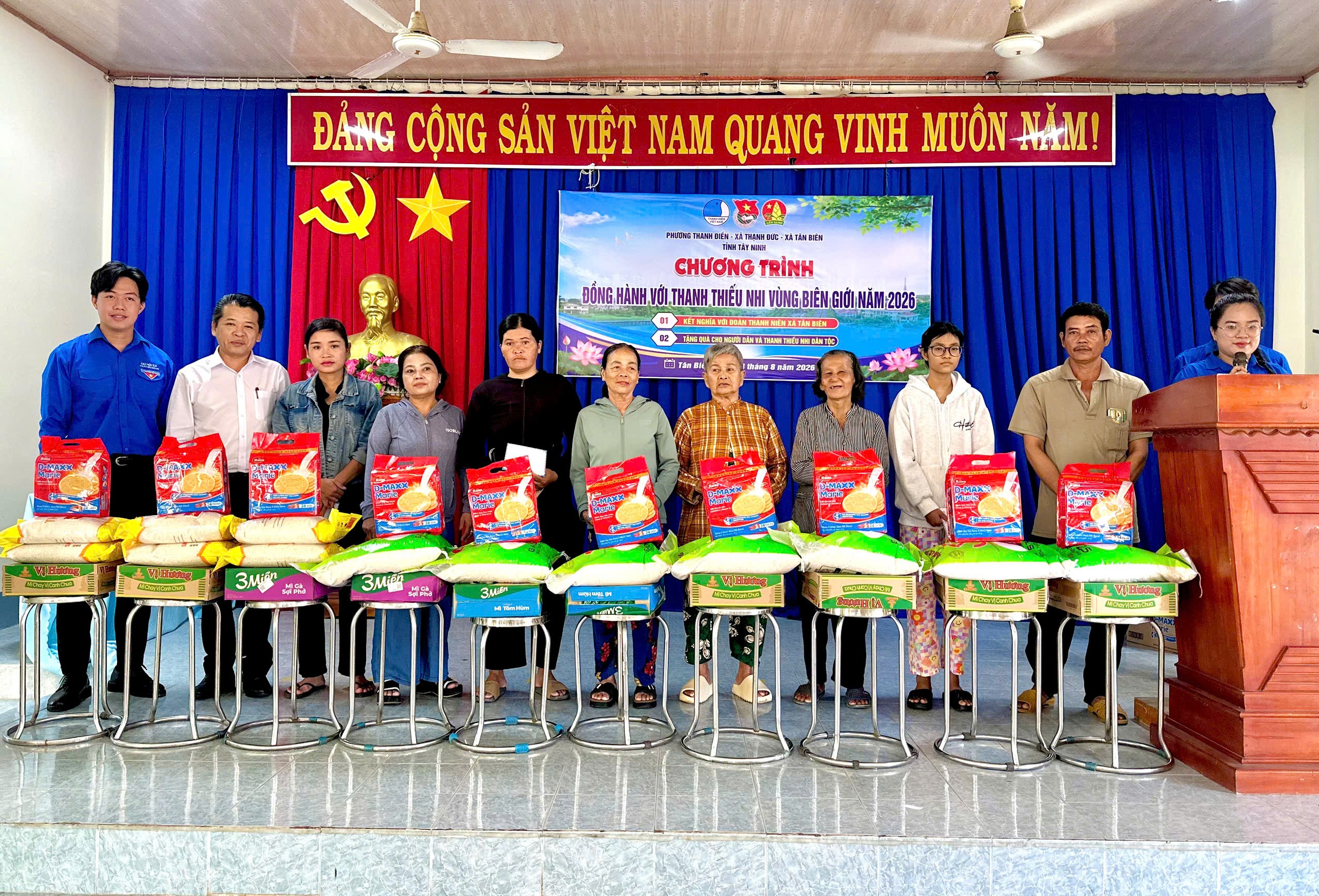 Chương trình “Đồng hành cùng thanh thiếu nhi vùng biên giới”