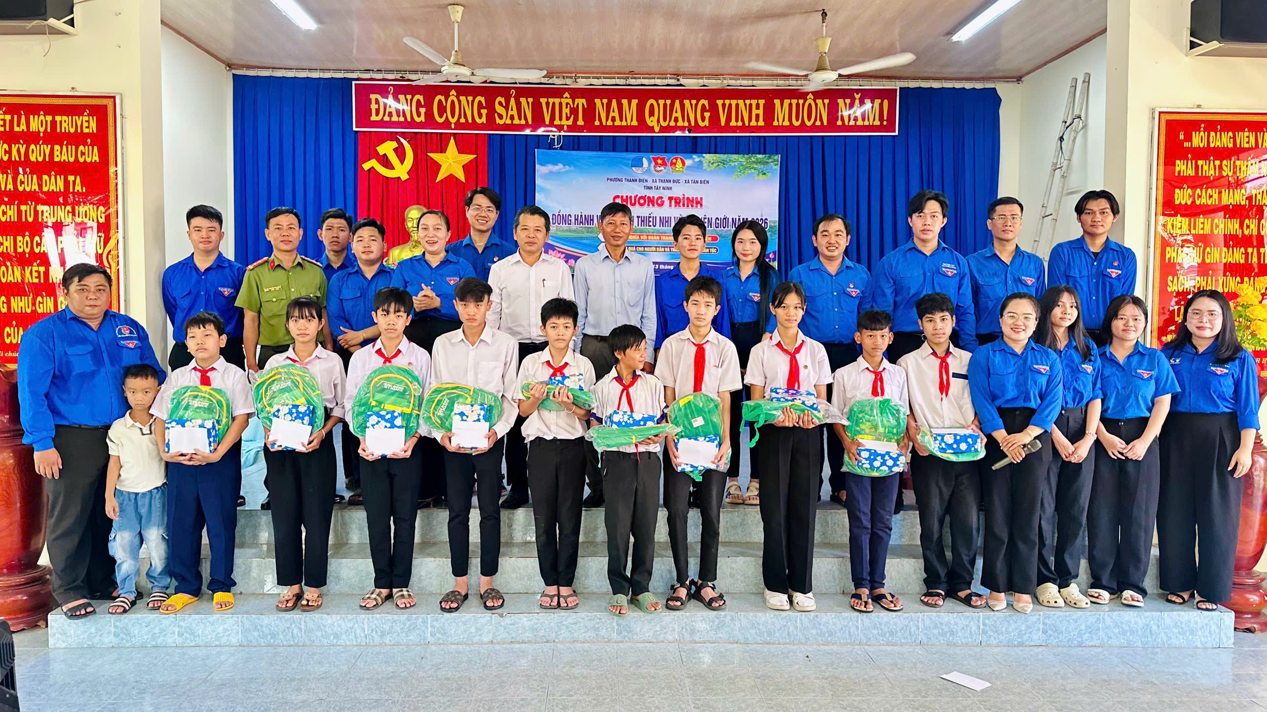 Chương trình “Đồng hành cùng thanh thiếu nhi vùng biên giới”