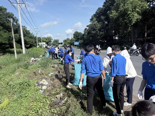 ĐOÀN PHƯỜNG THANH ĐIỀN: RA QUÂN THỰC HIỆN CHƯƠNG TRÌNH XÂY DỰNG ĐÔ THỊ VĂN MINH, XÓA ĐIỂM ĐEN VỀ RÁC