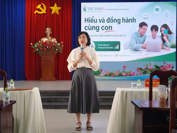 Tư vấn, định hướng nghề nghiệp và tuyên truyền chăm sóc sức khỏe, kỹ năng gia đình, kỹ năng quản lý tài chính