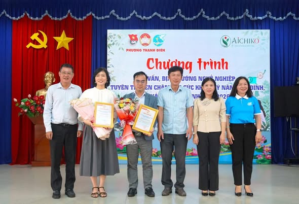 Tư vấn, định hướng nghề nghiệp và tuyên truyền chăm sóc sức khỏe, kỹ năng gia đình, kỹ năng quản lý tài chính